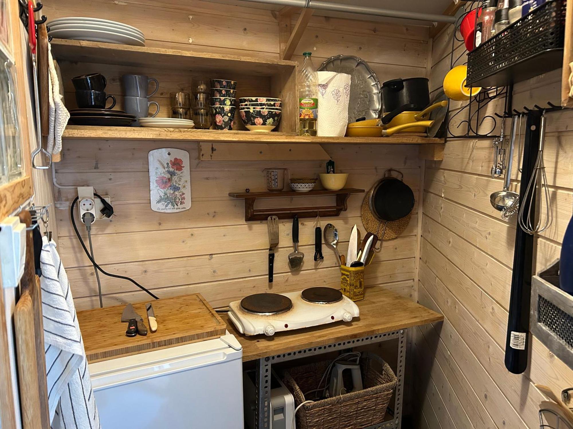 Sjarmerende hybel med eget bad og egen bakgård! Stavanger Eksteriør billede